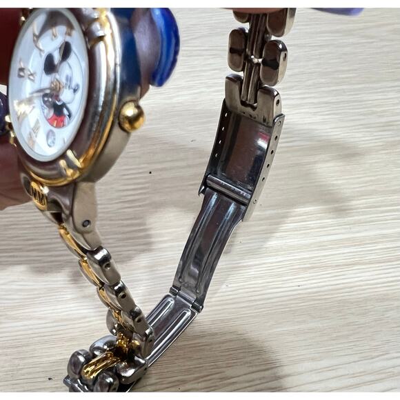 Vintage Disney Mickey Mouse Watch Time Works Made In Japan Silver/Gold - Picture 7 of 7